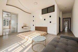 cho thuê 1pn 50m2 ban công quận 3, giờ giấc tự do, gần vòng xoay dân chủ, ga sài gòn, giáp quận 1