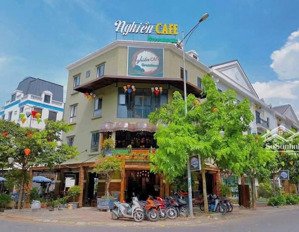 siêu phẩm! cho thuê nhà mặt phố hoàng quốc việt dt 60m² x 3 tầng mt 4.5m vị trí siêu đẹp
