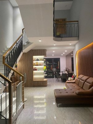 chính chủ gửi bán nhà phố tại kdc phong phú 4, khang điền - diện tích sử dụng 333m2 - giá 11 tỷ