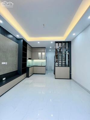 BÁN NHÀ GIÁP NHỊ - HOÀNG MAI SÁT ĐƯỜNG Ô TÔ RỘNG, GẦN CHỢ KINH DOANH, NHÀ MỚI THANG MÁY.