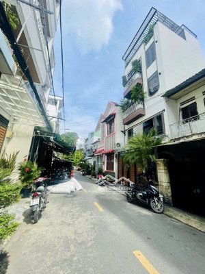 gần chợ hạnh thông tây - 60m2 - hẻm 8m thông - nhà mới full nội thất 3pn, giá 6.8 tỷ