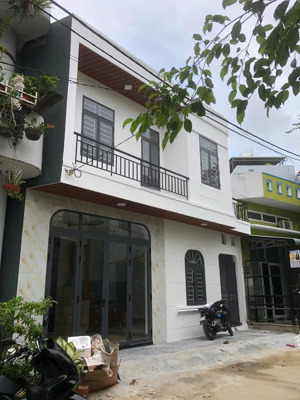 nhà 2 tâmg sieu đẹp trung tâm tp biển quy nhơn giá chỉ hơn 2 toi