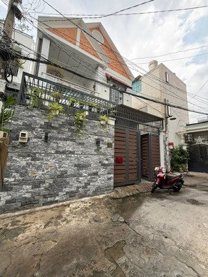 bán nhà kiểu villa mini hxh đường số 7 p3 dt 7,5x13m 1 lầu 3pn gara xe, giá: 10,5 tỷ, lh: 090995748