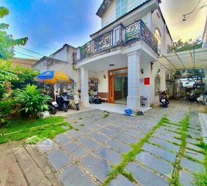 bán biệt thự mini sân vườn để được 2 - 3 xe hơi sát phạm văn đồng 170m2 ngang siêu rộng 8m hơn