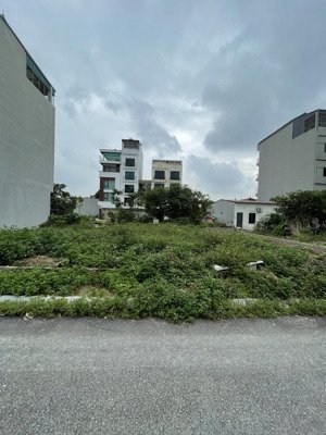 bán đất phân lô- mặt tiền rộng ô tô vào nhà- khu tái định cư cự khối-gần công viên 71m2-7.1ty