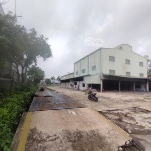 cho thuê 5000m2 đất trong kcn thạch thất quốc oai, hn. đã có sẵn kho 1000m2. lh 