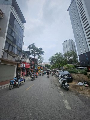 bán nhà mp trương định nhà mới lô góc thang máy hangg xóm chung cư