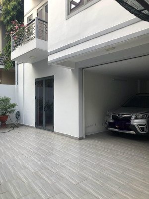cho thuê nhà nguyên căn sd 320m2, đối diện trung tâm anh ngữ ila