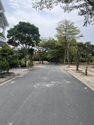 giá rẻ nhất cho lô bt hud phước long a, view công viên, hướng đông bắc, giá chỉ 35tr/m2, lh em ạ