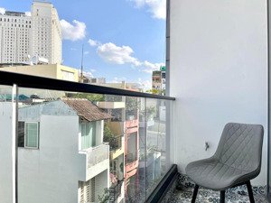 căn hộ tách bếp ban công full nội thất ạ ngay trung tâm q8