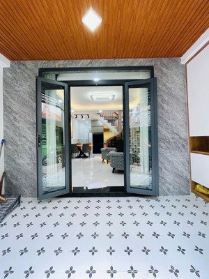 huỳnh văn bánh dt 60m2 (4.5*15m) 2 tầng nhà mới đẹp full nội thất, vào ở ngay