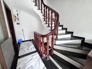 cho thuê nhà riêng 5 tầng gồm 4 phòng ngủ đủ đồ- ô tô đỗ cửa tại phố tứ liên tây hồ