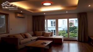 Cho thuê căn hộ 2PN, rộng 90m2 tại Xuân Diệu, Tây Hồ, đủ đồ, có ban công