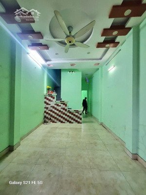 bán nhà mặt dg bờ sông gần nhà hàng tùng tùng