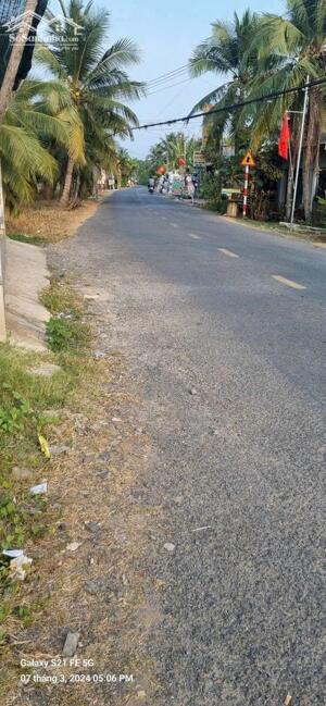 Bán miếng đất dt585m2 có 150m2 thổ cư