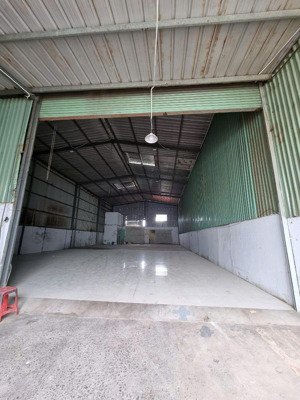 kho xưởng hẻm tải nền gạch men 413m giá chỉ 30.triêu