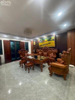 BÁN NHÀ PHÂN LÔ QUẬN CẦU GIẤY, Ô TÔ TRÁNH, VỈA HÈ, NỘI THẤT XỊN, 2 THOÁNG, Ở SƯỚNG.