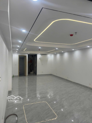 cho thuê nhà mặt phố chùa láng diện tích 50m x 5 tầng , mặt tiền 4m , giá 40tr/ tháng