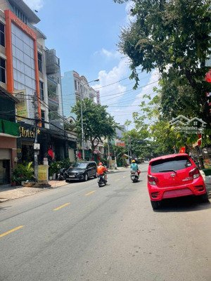 bán khách sạn 8 lầu ngang 5m mt hiệp thành q12 118m2 41p dt hơn 100tr gần nm bia 17 tỷ. 