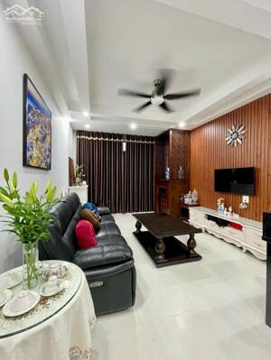 Cần bán gấp siêu phẩm phân lô vỉa hè ô tô tránh, kinh doanh Thụy Phương 42m2, 5T, nhà mới dân xây