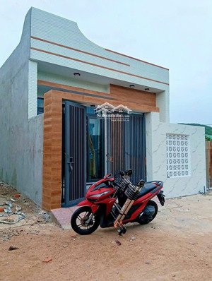 bán nhà cấp 4 mới tinh, thuộc phước hưng,long điền , brvt, nhà dt 5,6x15 full thổ cư