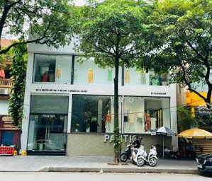cho thuê nhà mặt phố bà triệu, dt 140m2, mặt tiền 10m, khu phố sầm uất sẵn mặt bằng cực đẹp