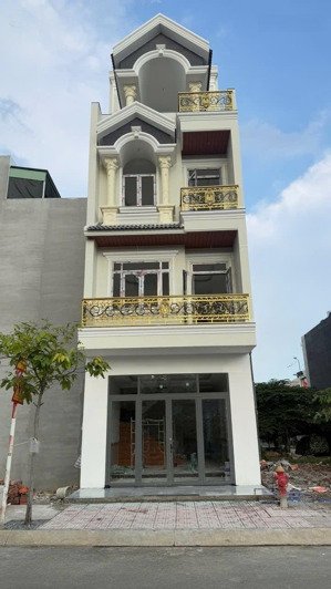 siêu phẩm nhà phố cao cấp trung tâm tp. dĩ an chỉ 8,2 tỷ nhà mới hoàn công, pháp lý chuẩn