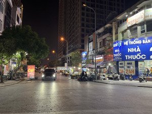 hàng xách tay-- đất dọc bún 1- phân lô vỉa hè kinh doanh - không lỗi gì - mặt tiền 5m - gpxd 7 tâng