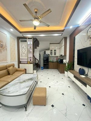 chủ gửi bán nhanh nhà 31m2 xây 5 tầng, 3 phòng ngủ tại đông ngạc. giá bán 5.95 tỷ