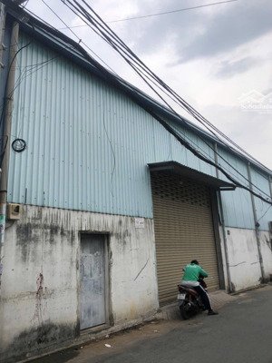 cho thuê 260m2 kho, xưởng sản xuất đường cont 40f đường lê trọng tấn