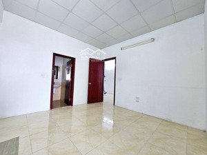 cần bán gấp căn hộ chung cư c2 đỗ nhuận view công viên hòa bình 73m 2n tầng trung. lh 032016975