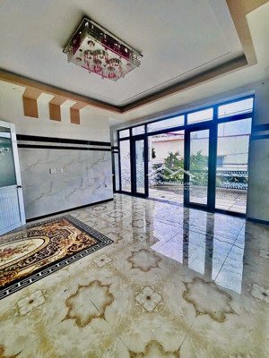 cho thuê phòng trọ giá học sinh,sinh viên,có ban công lớn,ngay ngã tư quang trung.