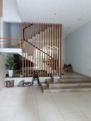 kẹt tiền cần bán gấp nhà kdc trung sơn. hầm, vị trí đẹp, thoáng mát, sổ hồng giá 15,9 tỷ 
