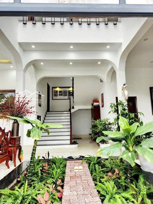 cho thuê biệt thự góc full nội thất cao cấp - kdc nam cần thơ (15 triệu/tháng)