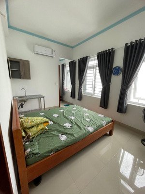 phòng full nội thất - có 2 cửa sổ to thoáng mát rộng rãi - gần cvpmqt