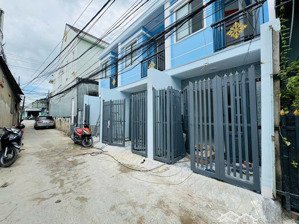 bán 3 căn nhà mới xây xong giá 4tỷ1. kinh doanh mọi ngành nghề. liên hệ 