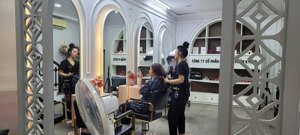 cho thuê mặt bằng tầng 1 nhà 4 tầng làm salon tóc (các tầng 2,3,4 hiện đang làm spa)