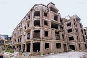 bán gấp căn nhà 5 tầng diện tích 100m2, đối diện chung cư 360 giải phóng