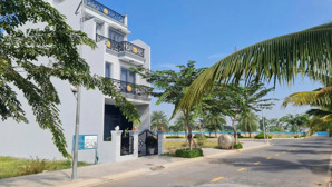 chủ em có mua đất ở ngay nguyễn hữu trí 90m2 bán lỗ cho anh chị 1.5 tỷ. liên hệ em : 