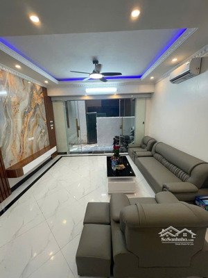 bán nhà phạm văn đồng cầu giấy,dt40m,6t,mt4m.giá 9tỷ