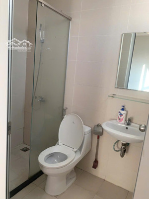 cho thuê tầng trệt chung nhiêu tứ, đường hoa sứ, phường 7, quận phú nhuận, ngang 8 x 6m dài, 90m2