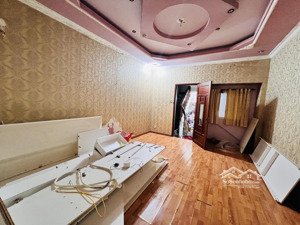 mặt tiền đường kinh doanh sầm uất - văn phòng cho thuê - ở tuyệt vời - đối diện khuôn viên xanh tập