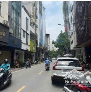 bán nhà mặt phố đống đa, khu vực hoàng cầu. 50m2 mt hơn 5,2m, 6 tầng chỉ 26 tỷ