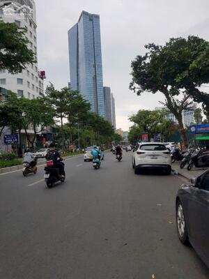 Bán nhà mặt đường phố Kim Mã ,Ngọc Khánh 70 m2 x 7 t thông sàn giá 55 tỷ