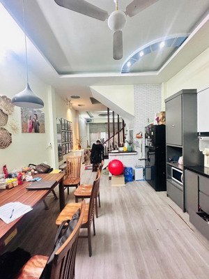 có 1 0 2! lô góc ngọc khánh, dân xây chắc chắn, ngõ 3 gác thông, vài chục m ra phố, 44m2*4t