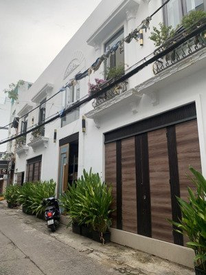 chính chủ bán gấp nhà căn góc 86m2, 2 lầu, hẻm 8m & 6m ngay bàu cát. shr