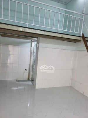 phòng trọ có gác lửng mặt tiền đường tây sơn, quận tân phú - sát chợ tân hương, vị trí trung tâm