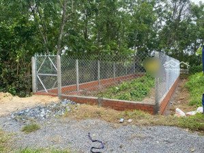 1100 m2 đã rào sẵn lưới, đang trồng cây ăn trái trên đất. cách đường quốc lộ 200m, sát kcn 4200 ha
