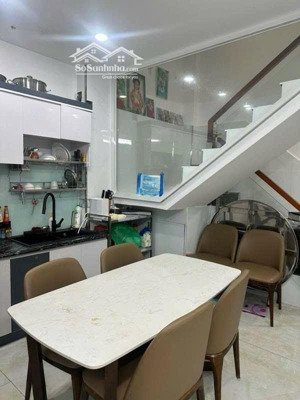 cho thuê nhà full nội thất hxh đào duy anh, p.9, pn. dt 4x15m. trệt lầu giá 16tr