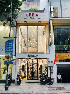 cho thuê nguyên căn mặt phố duy tân, dt 60m2, 7 tầng, thang máy, có vỉa hè rộng